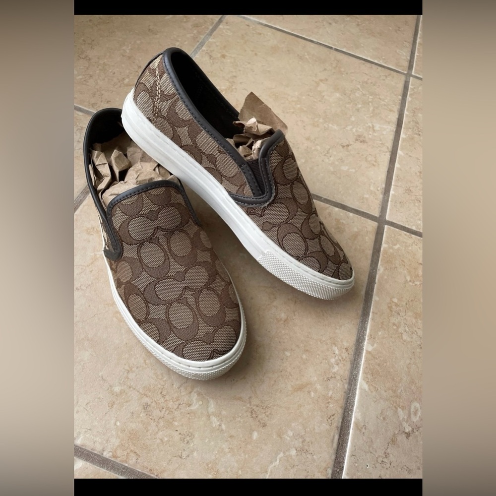 Shoes - Picture 5 of 6